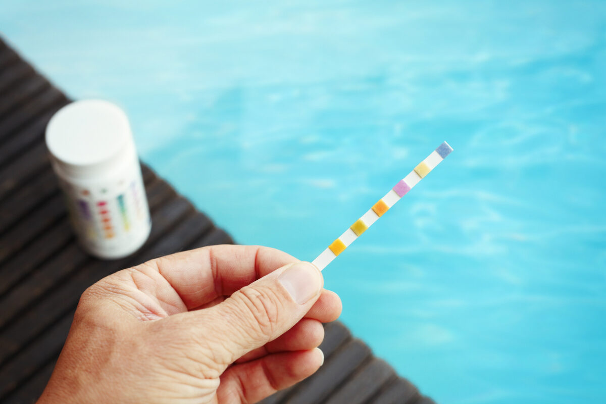 how to test pool water