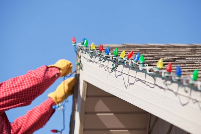 12 Pro Tips for Hanging Holiday Lights Outdoors