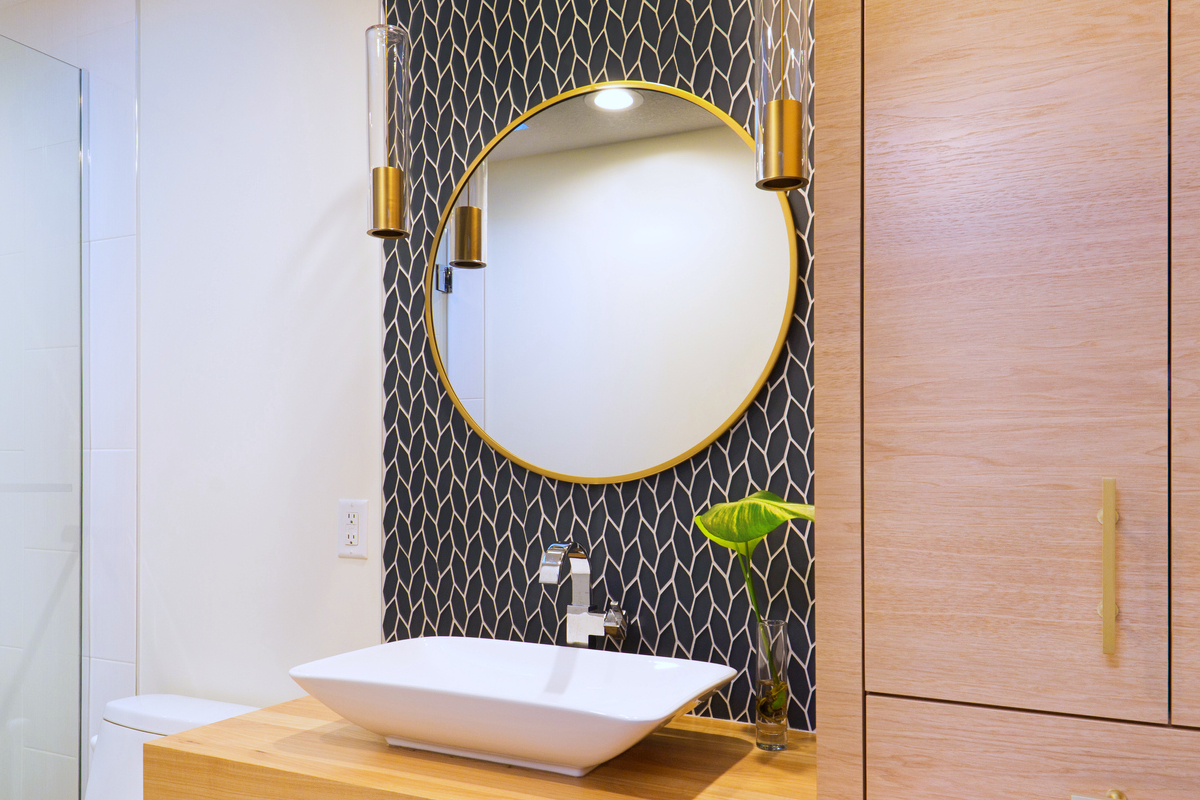 Gold and black backsplash bathroom mirror idea