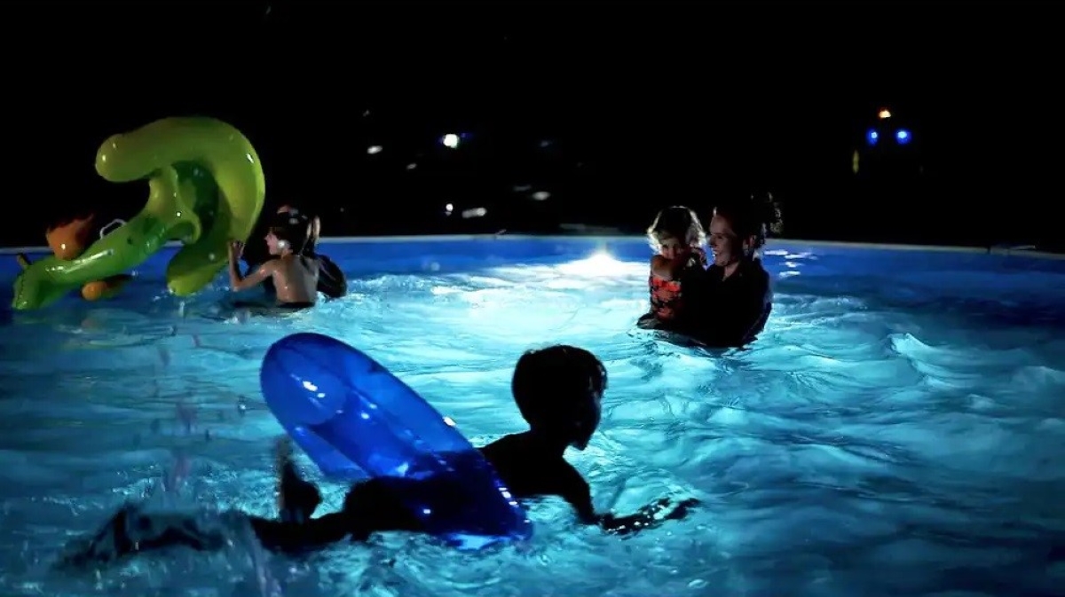 pool lighting ideas - swimming at night