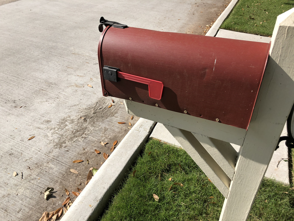last-minute outdoor projects from Quikrete repair a leaning mailbox