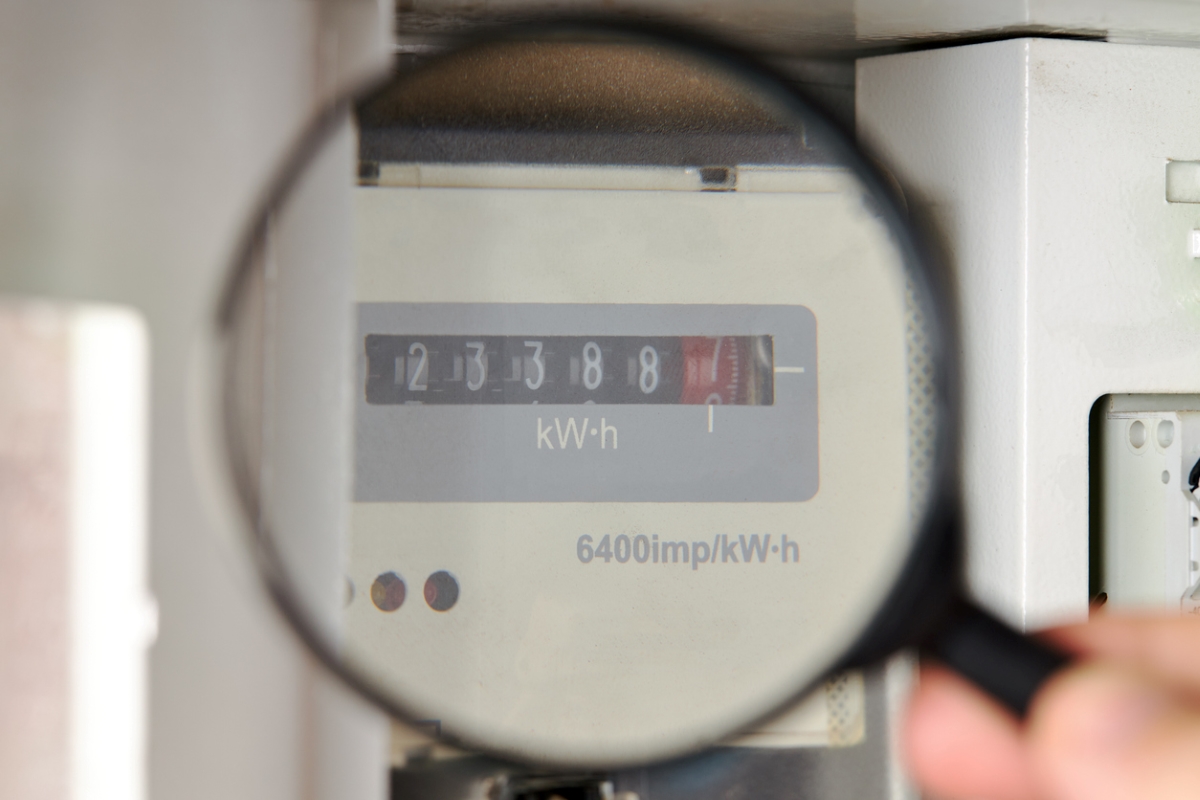 how to read an electric meter - magnifying glass on electric meter
