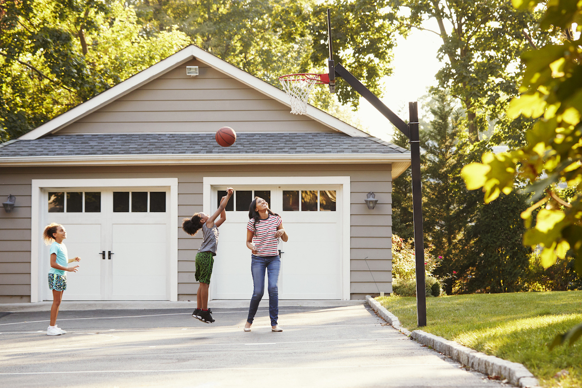 last-minute outdoor projects for fall install a basketball hoop with quikrete