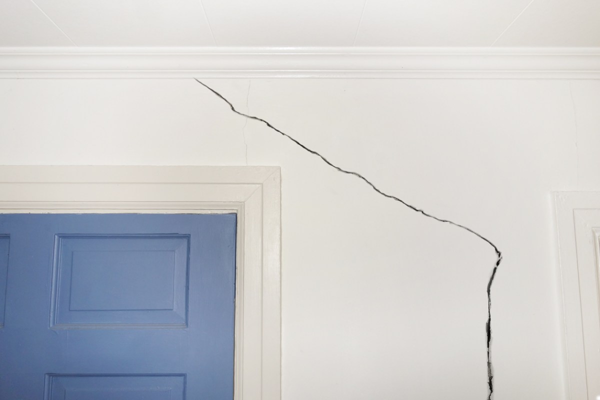Cracked drywall caused by improper house settling