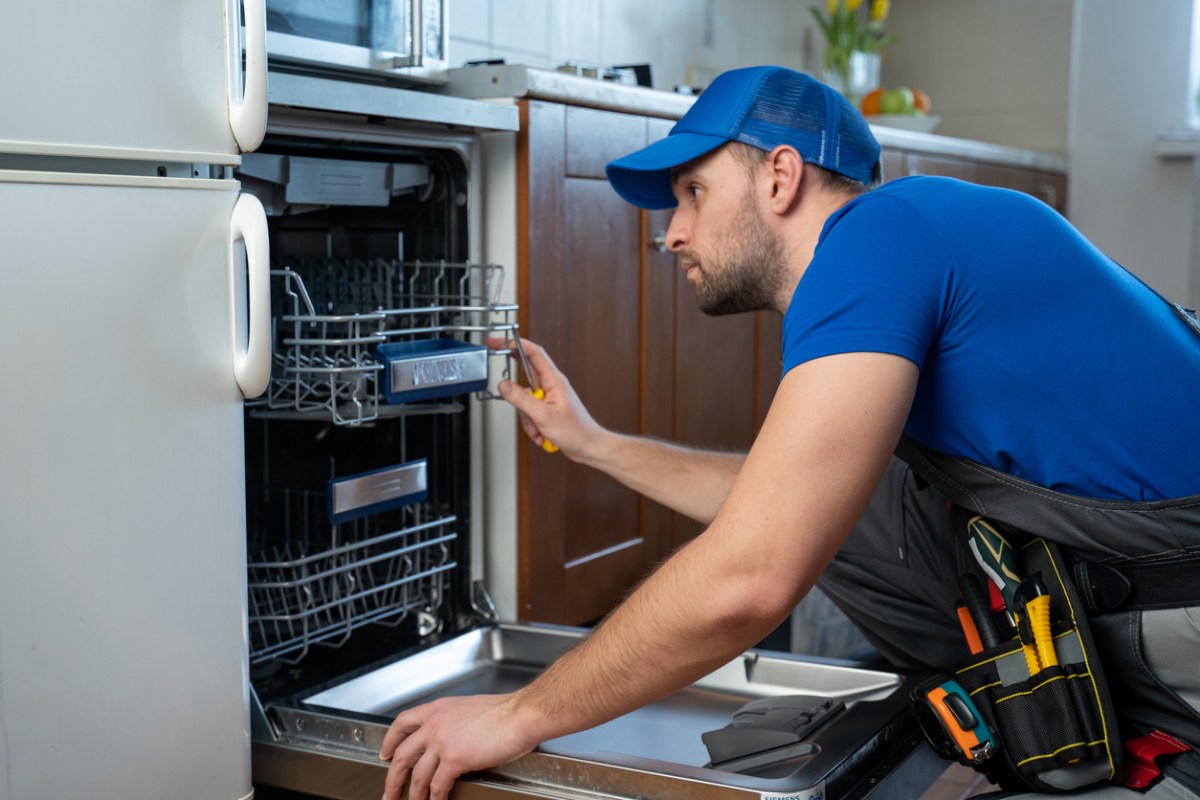 who installs dishwashers