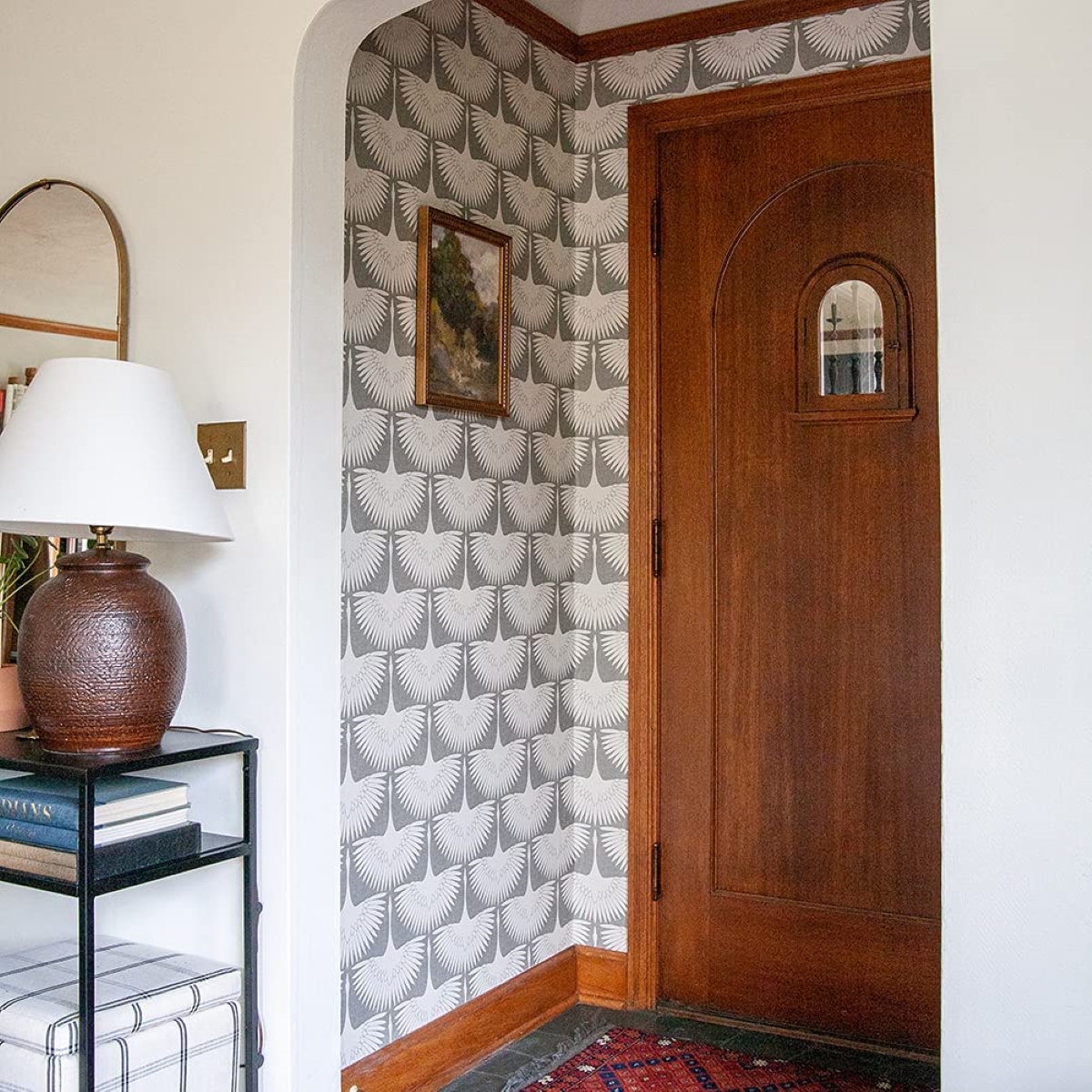 apartment decor ideas - entry way wallpaper
