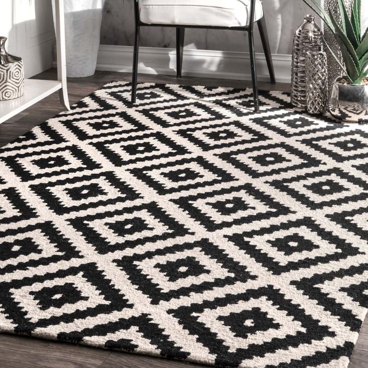 types of rugs - black and white rug
