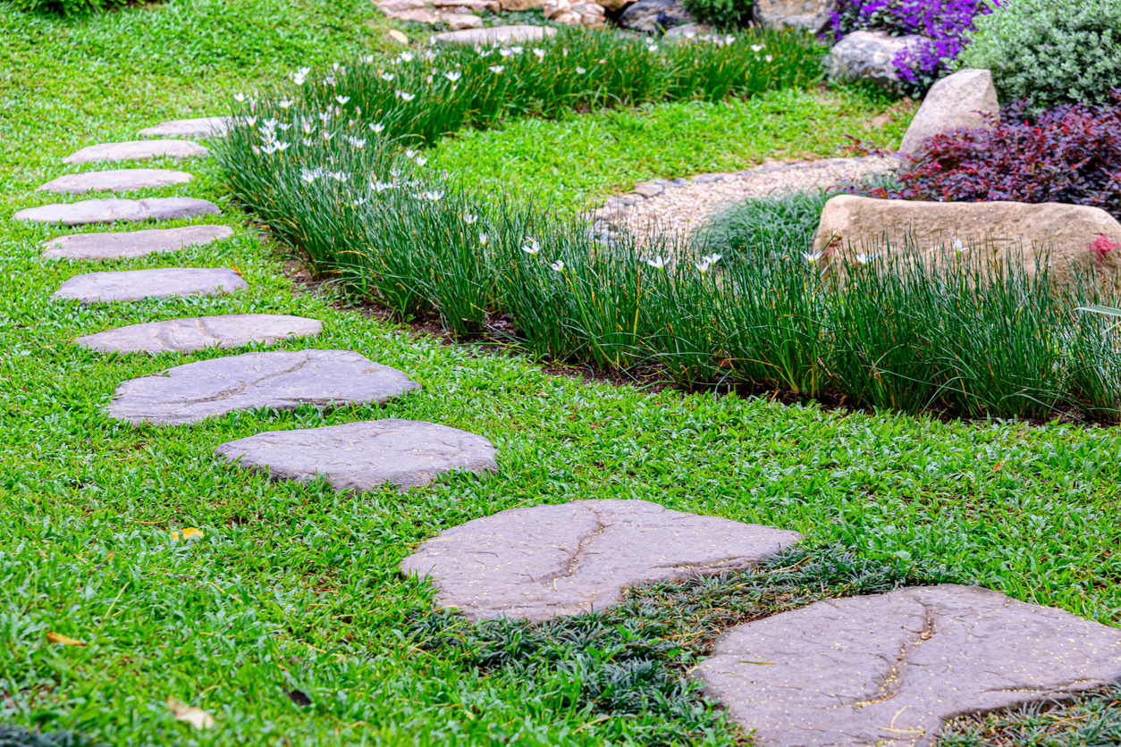 iStock-1169070160 outdoor living natural stone path.