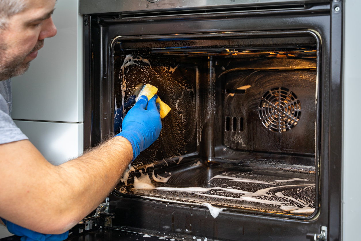 iStock-1298094124 appliance maintenance cleaning oven range
