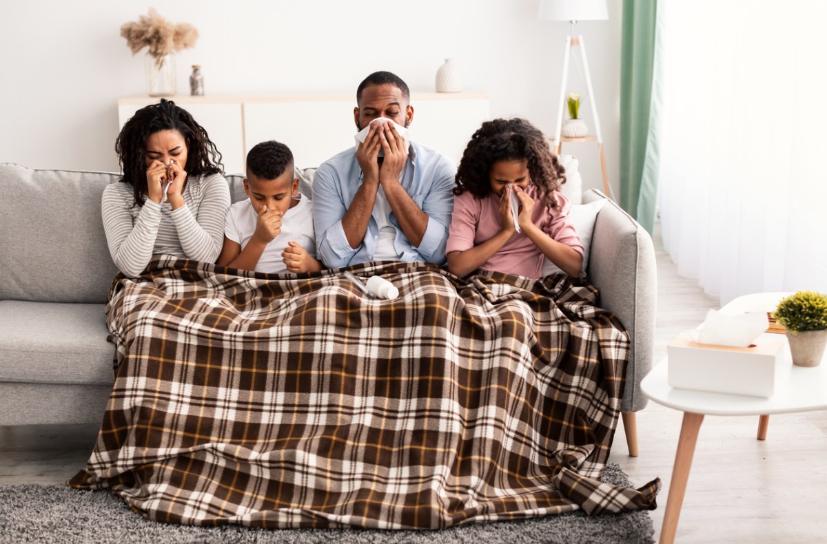 iStock-1305352506 cold and flu family sick in bed
