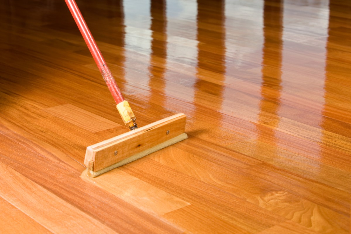 how long does polyurethane take to dry wood floor brush