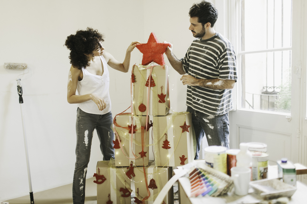 iStock-490357152 christmas tree alternatives wrapping paper tree