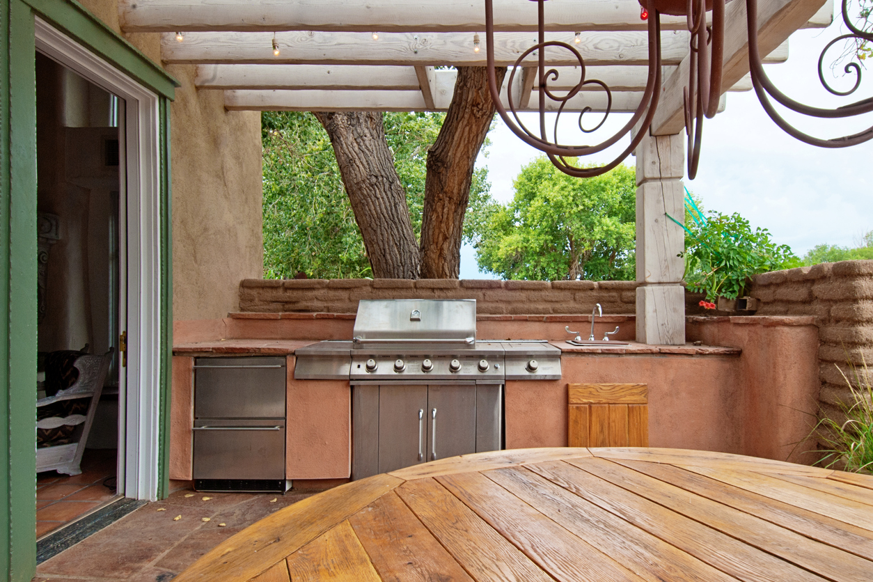 iStock-525015298 outdoor living outdoor kitchen