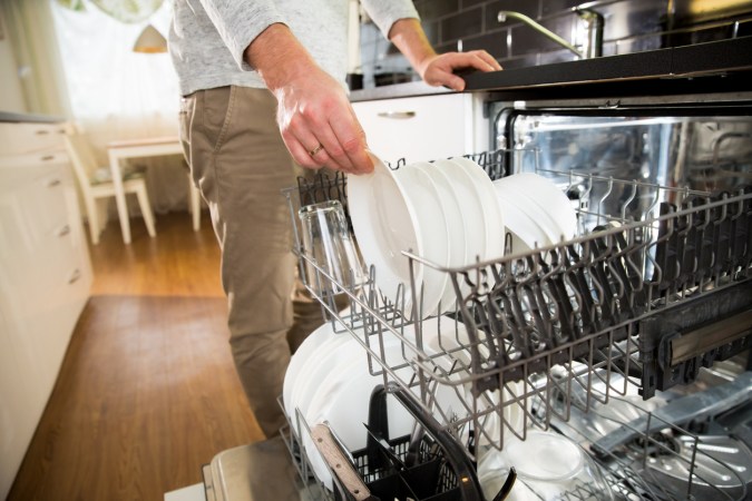 How Much Water Does a Dishwasher Use?