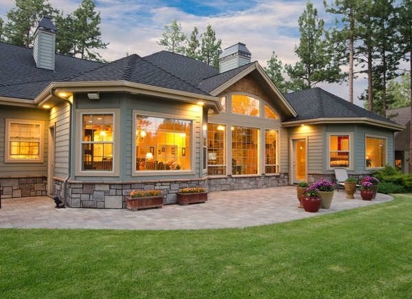 10 Outdoor Living Trends Expected to Be Big in 2023
