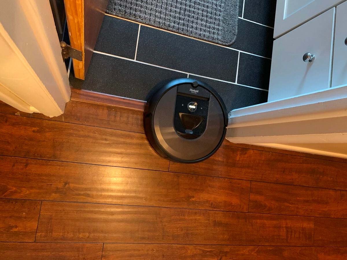 The Best Cleaning Products Option ​​iRobot Wi-Fi Roomba i7+ Self-Emptying Robot Vacuum