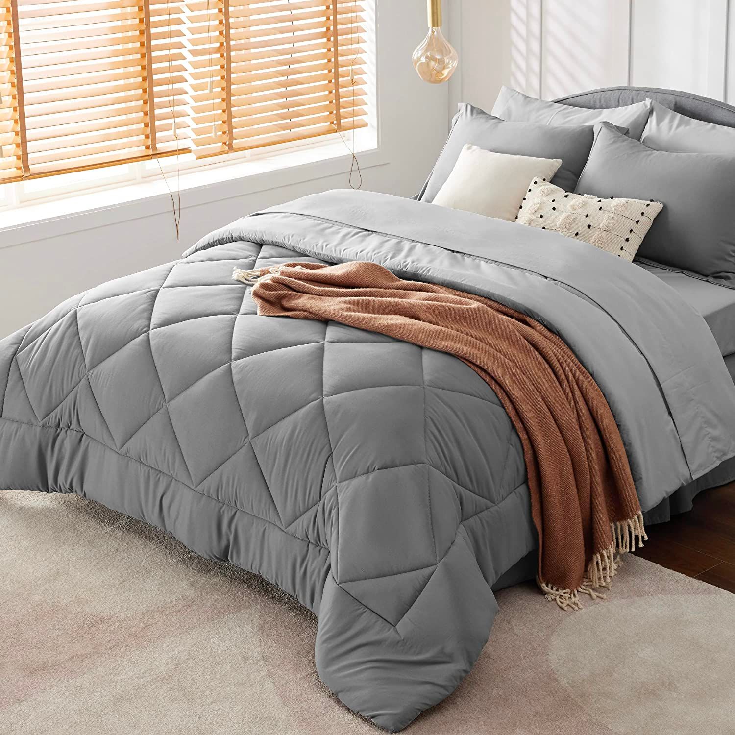 The Best Gifts for College Students: Twin XL Bedding Set 