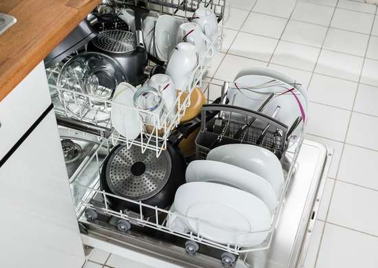 fotosearch_bad_habits_ruining-appliances-dishwasher_loaded_dishwasher
