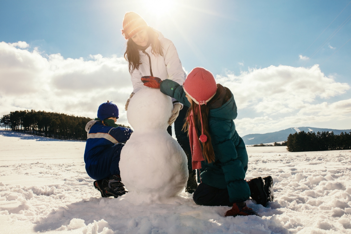 how to build a snowman - family stacking snowman