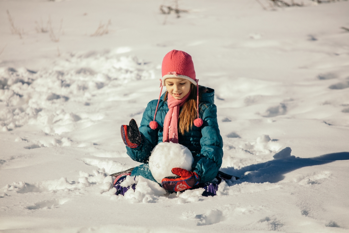 how to build a snowman - girl making snowball
