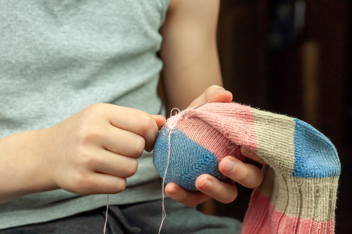 how to darn a sock - sewing sock together