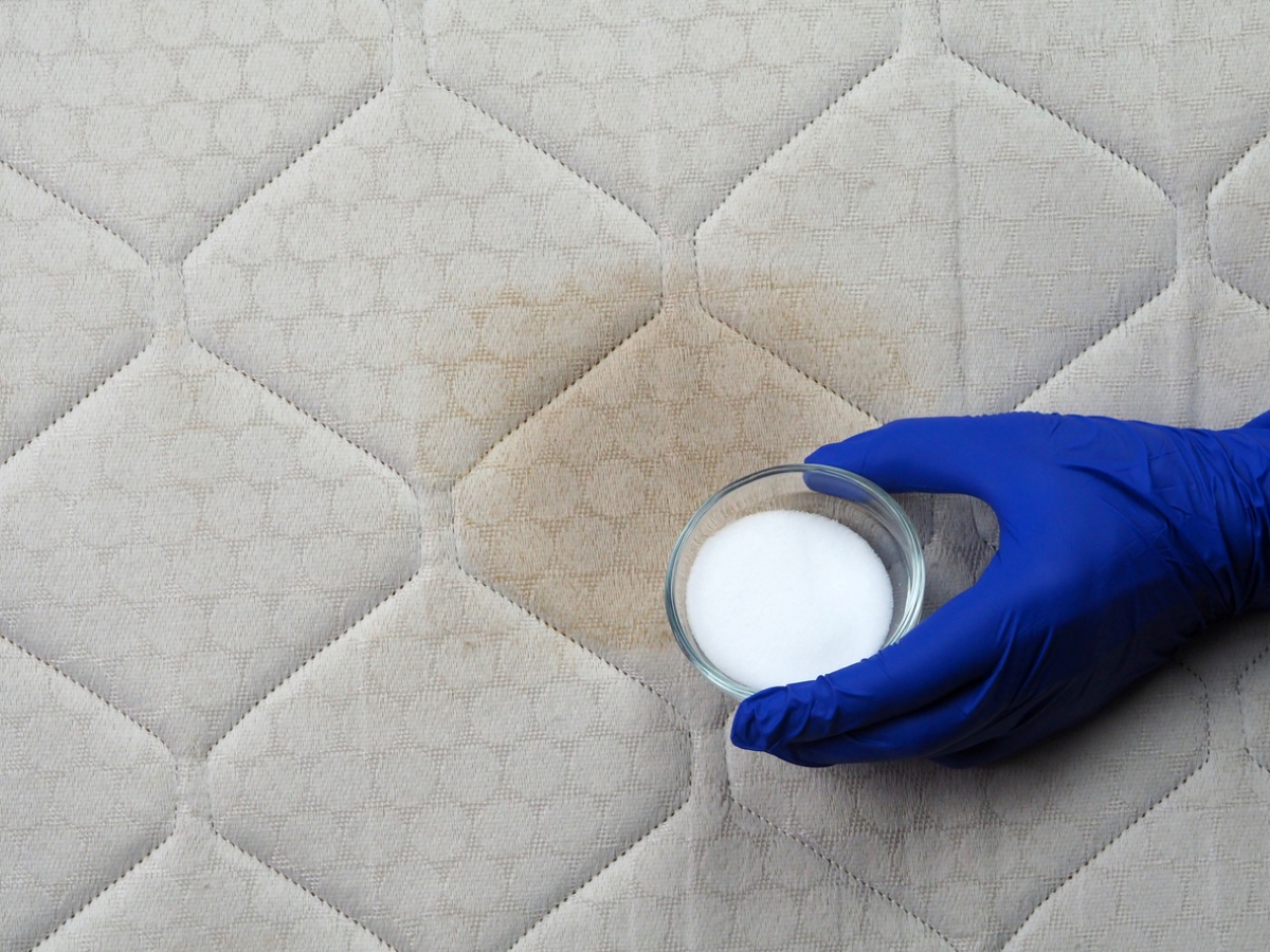 how to clean a memory foam mattress - hand holding baking soda