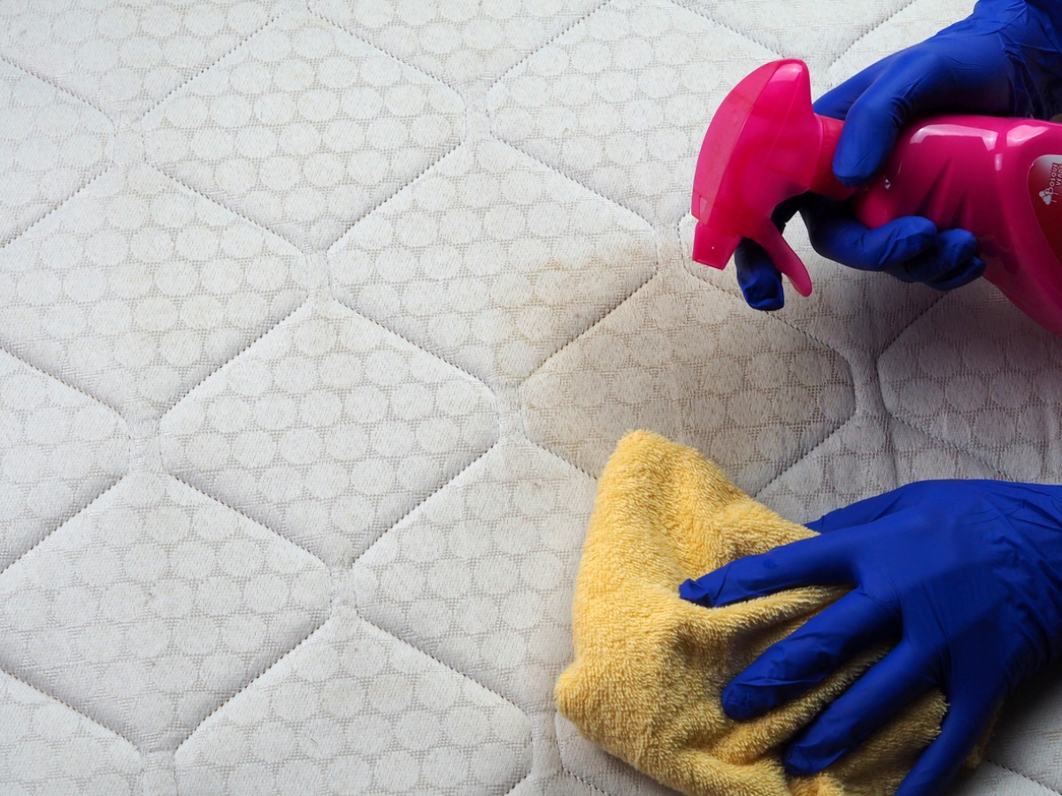 how to clean a memory foam mattress - spray mattress stain