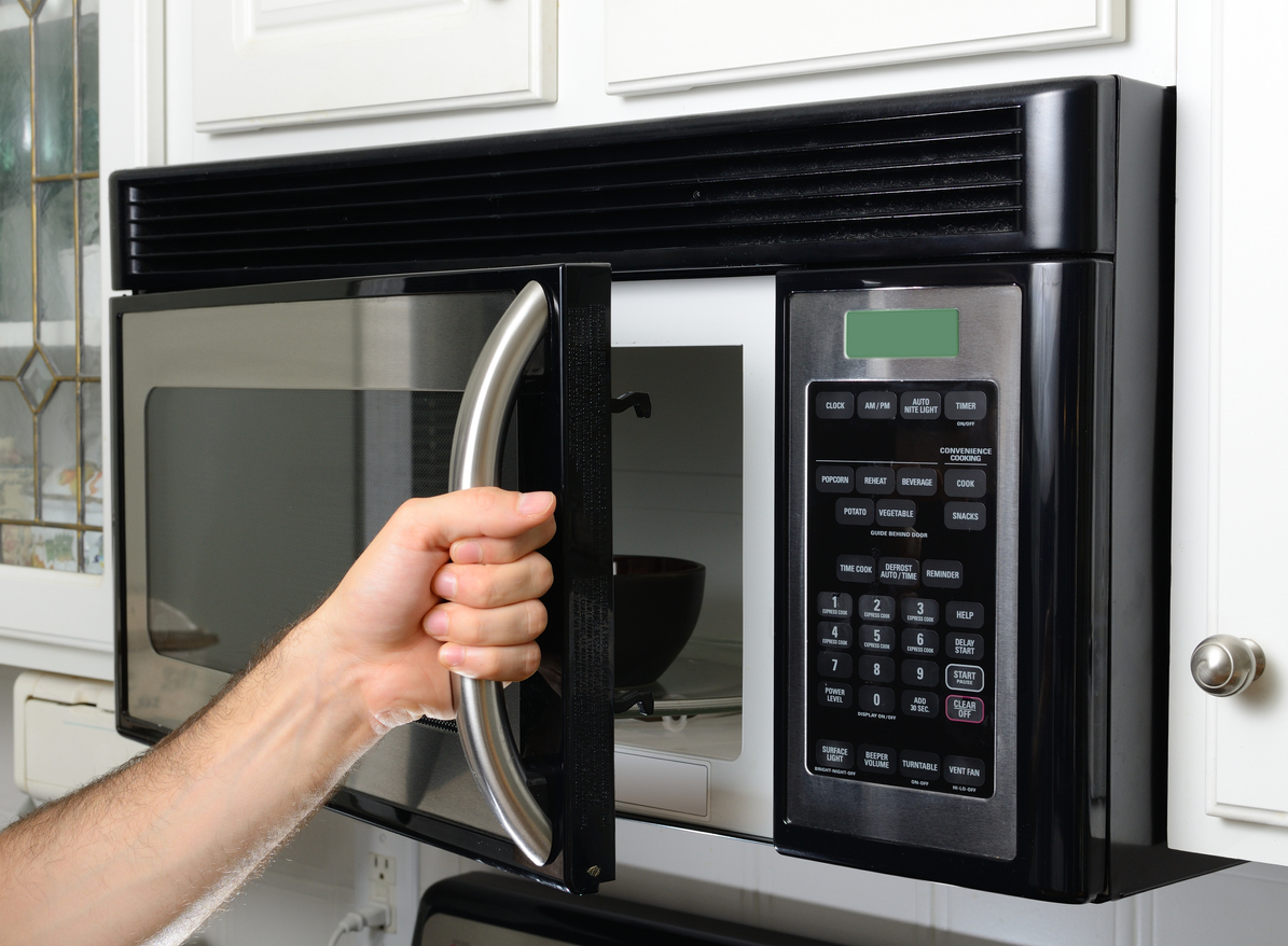 iStock-148050127 bad habits hand opening microwave door.jpg