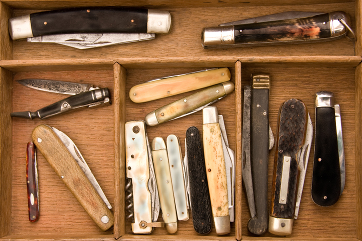 small-businesses-for-gifts-collection-of-old-pocket-knives