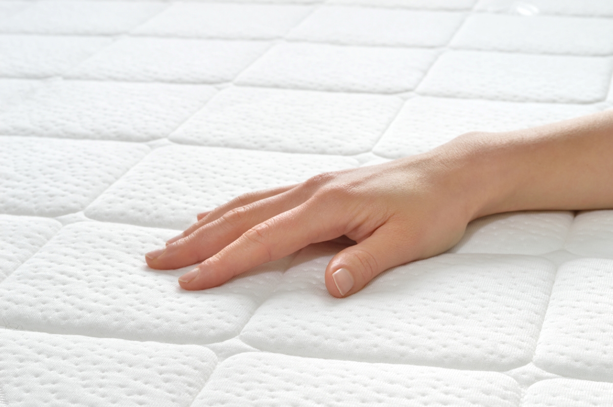 how to clean a memory foam mattress - hand on mattress