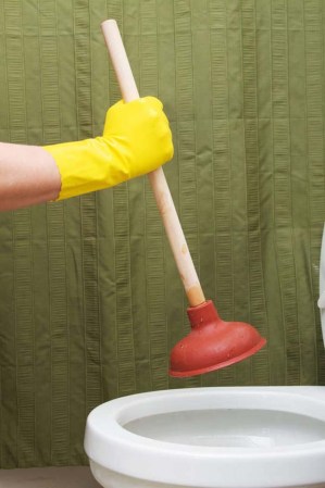 Tips on How to Effectively Use a Plunger