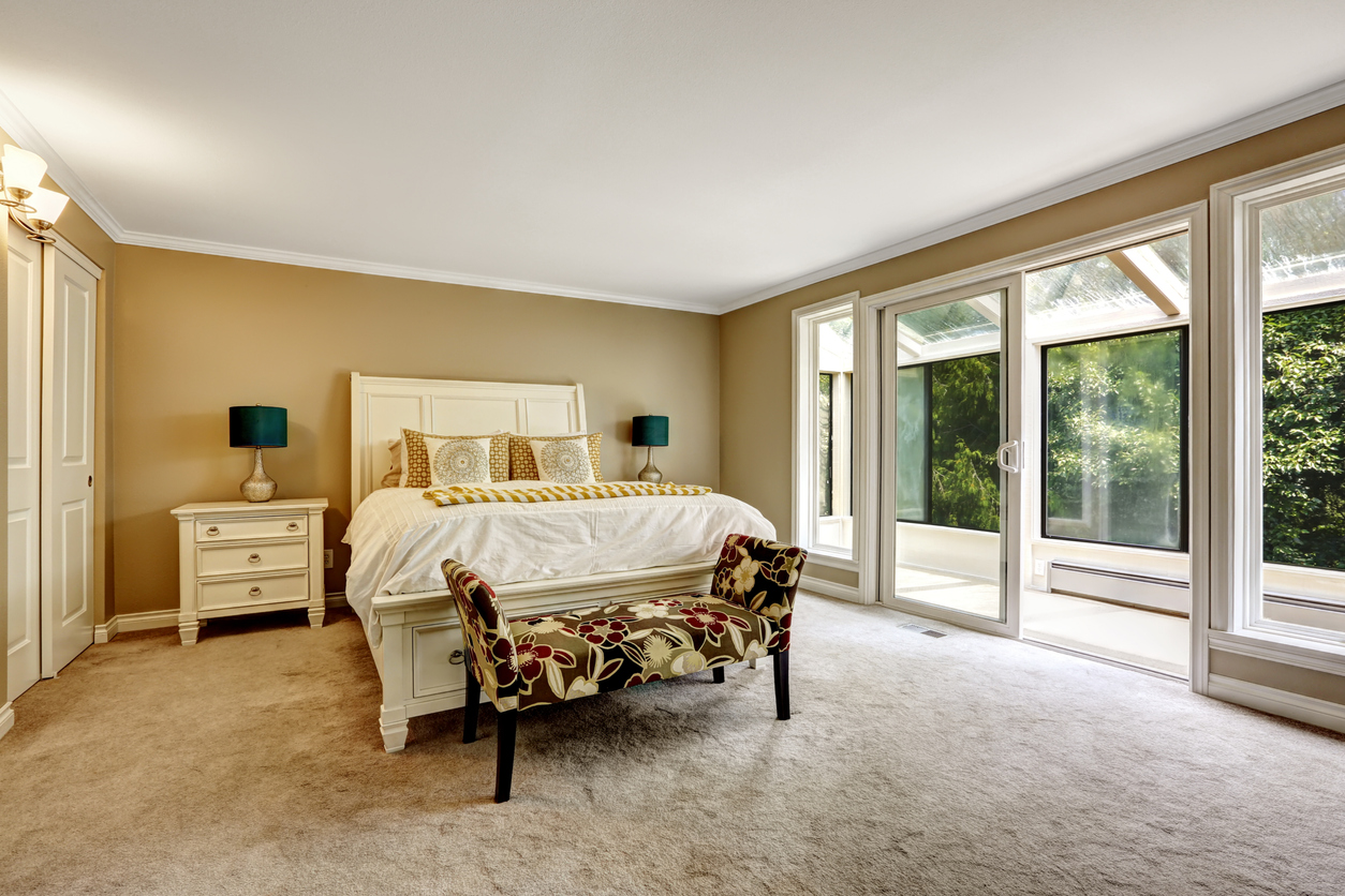iStock-514616131 real estate agents dont want bedroom with wall to wall carpeting and sunroom