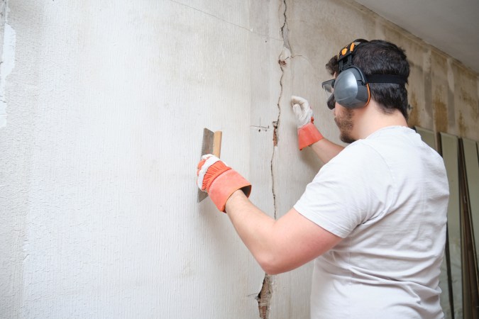 How to Hire the Best Concrete Crack Repair Service Near You