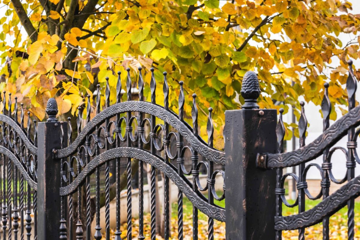 Here's How Much a Wrought-Iron Fence Costs to Install, image size:1200x800
