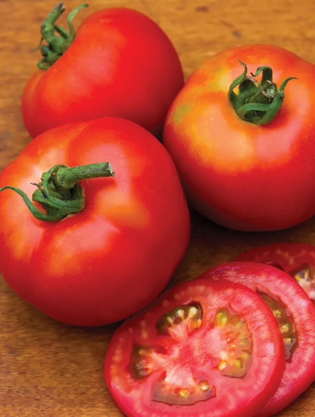 types of tomatoes - three red tomatoes and slices
