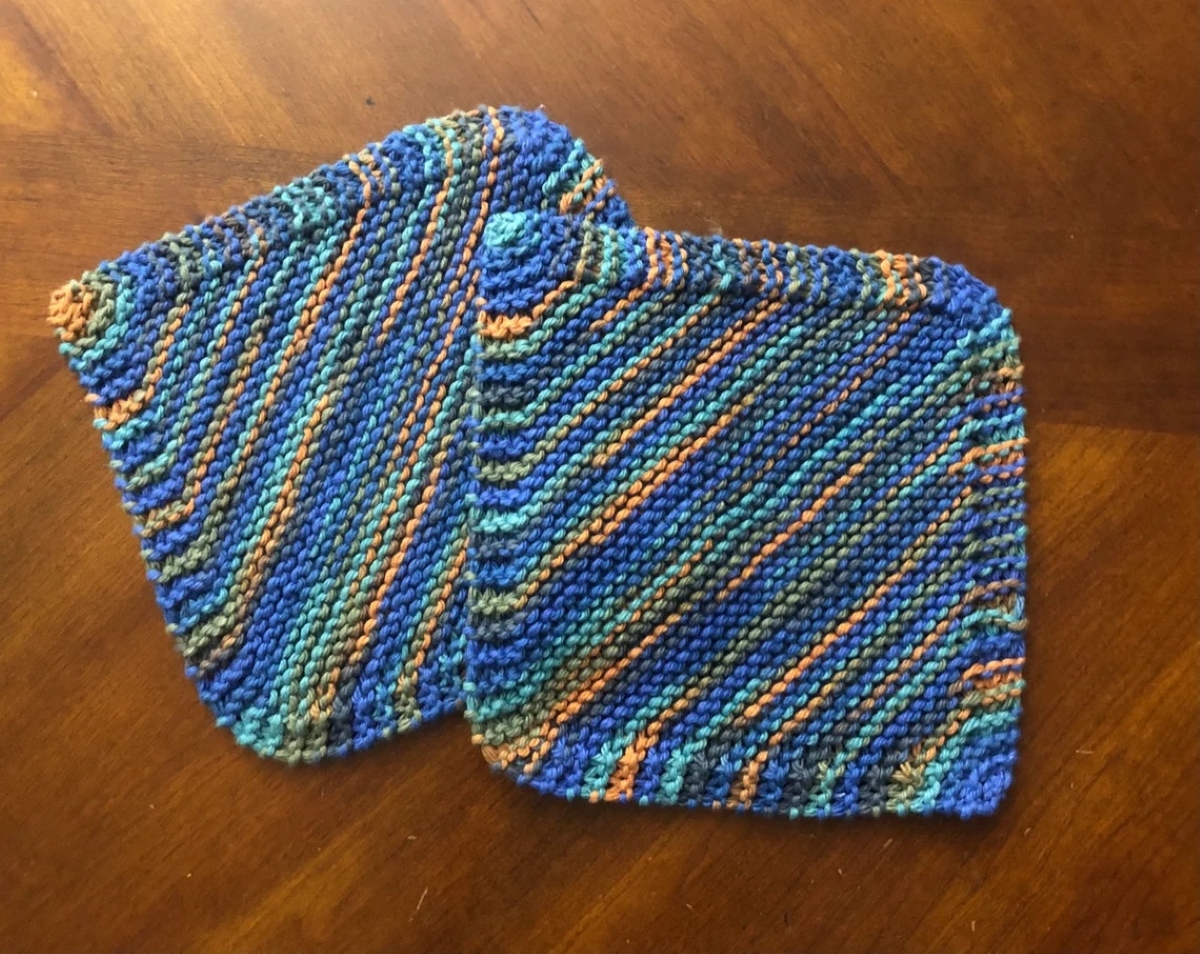 knitting patterns for beginners - colorful knitted square