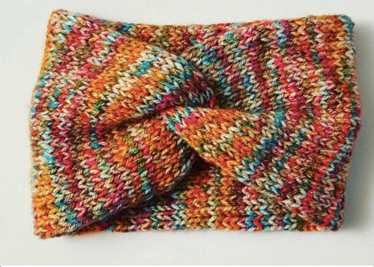 knitting patterns for beginners - colorful knitted twisted headband