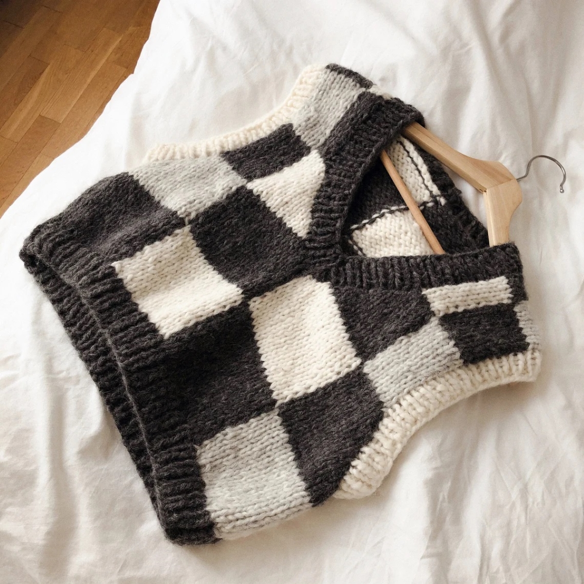knitting patterns for beginners - knitted checkered sweater vest