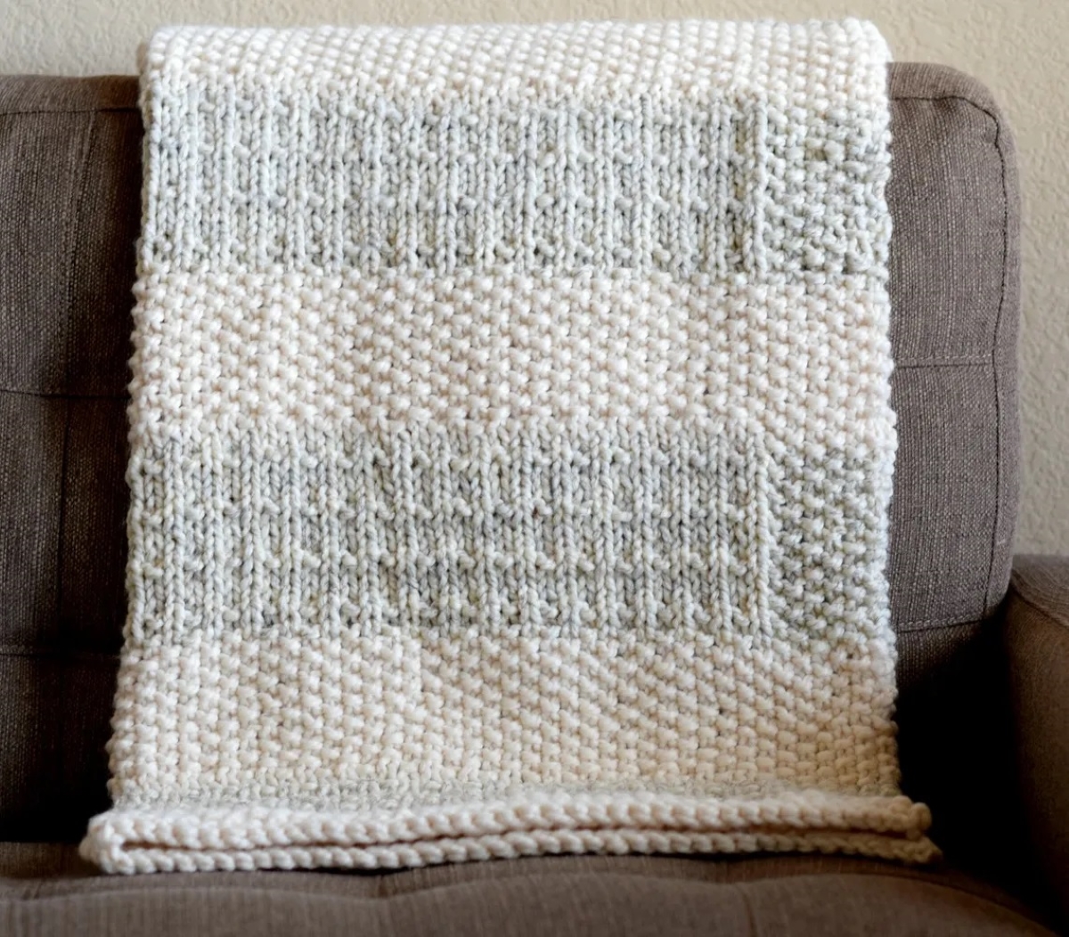 knitting patterns for beginners - light colored knitted blanket
