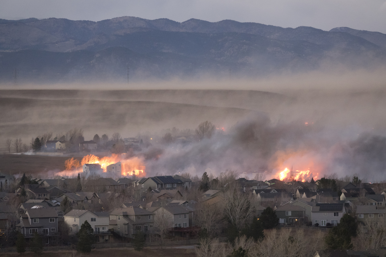 iStock-1362136473 homes cant be insured boulder colorado burning in wildfires