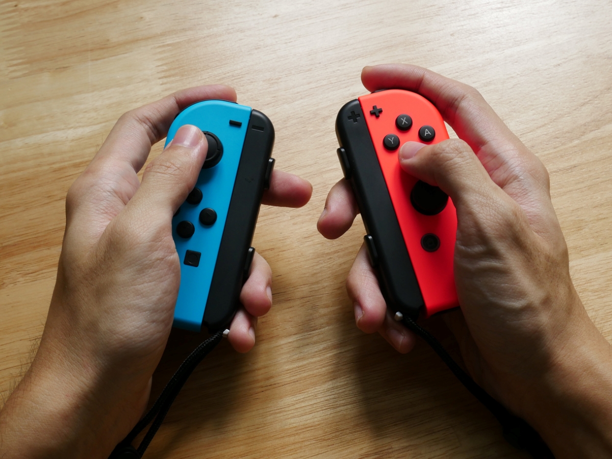 electronics you never clean - hands holding nintendo switch