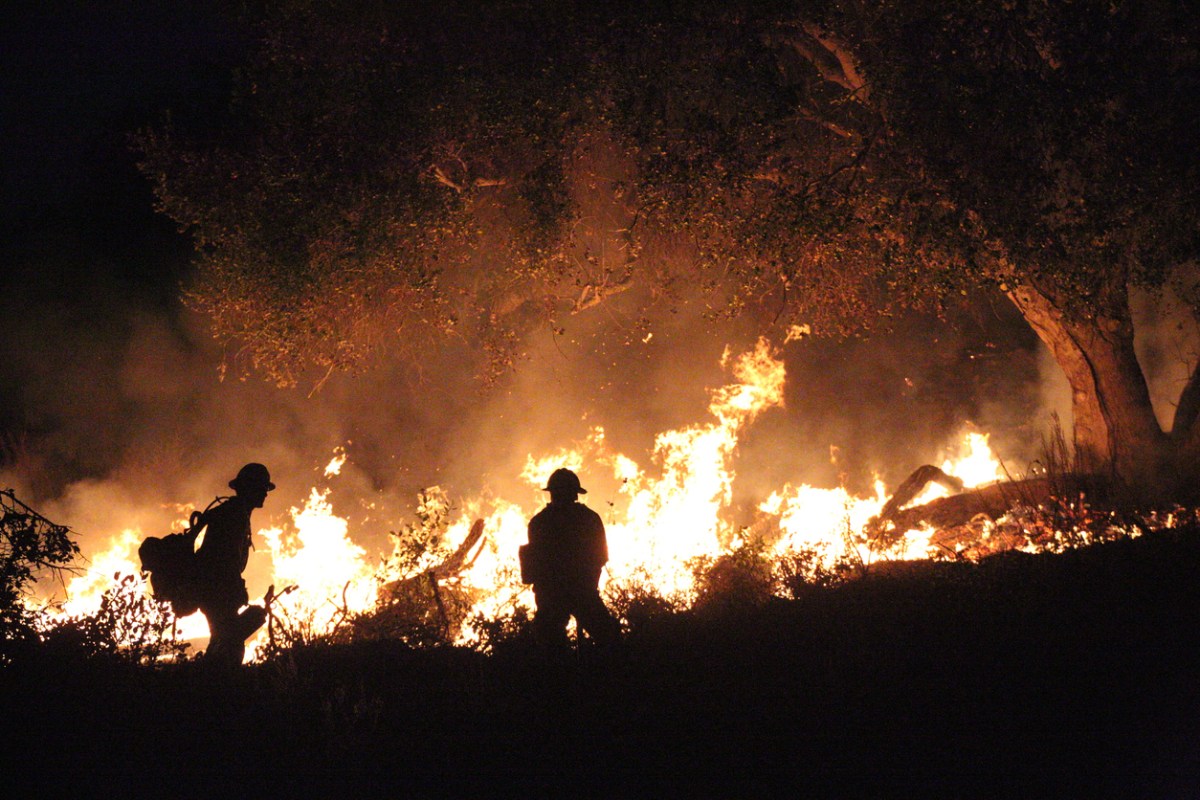 iStock-894667710 homes cant be insured Thomas Fire Burns in Carpinteria, California