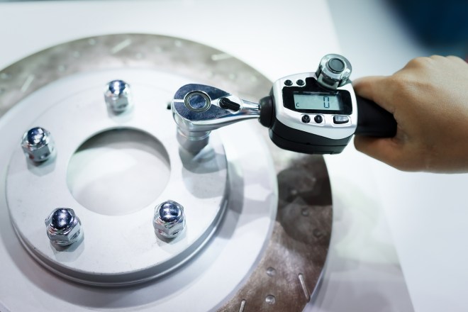 How to Use a Torque Wrench - Bob Vila
