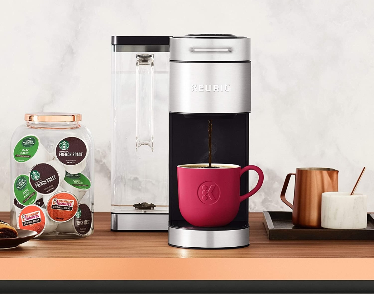 types of coffee makers - keurig coffee maker next to coffee pods