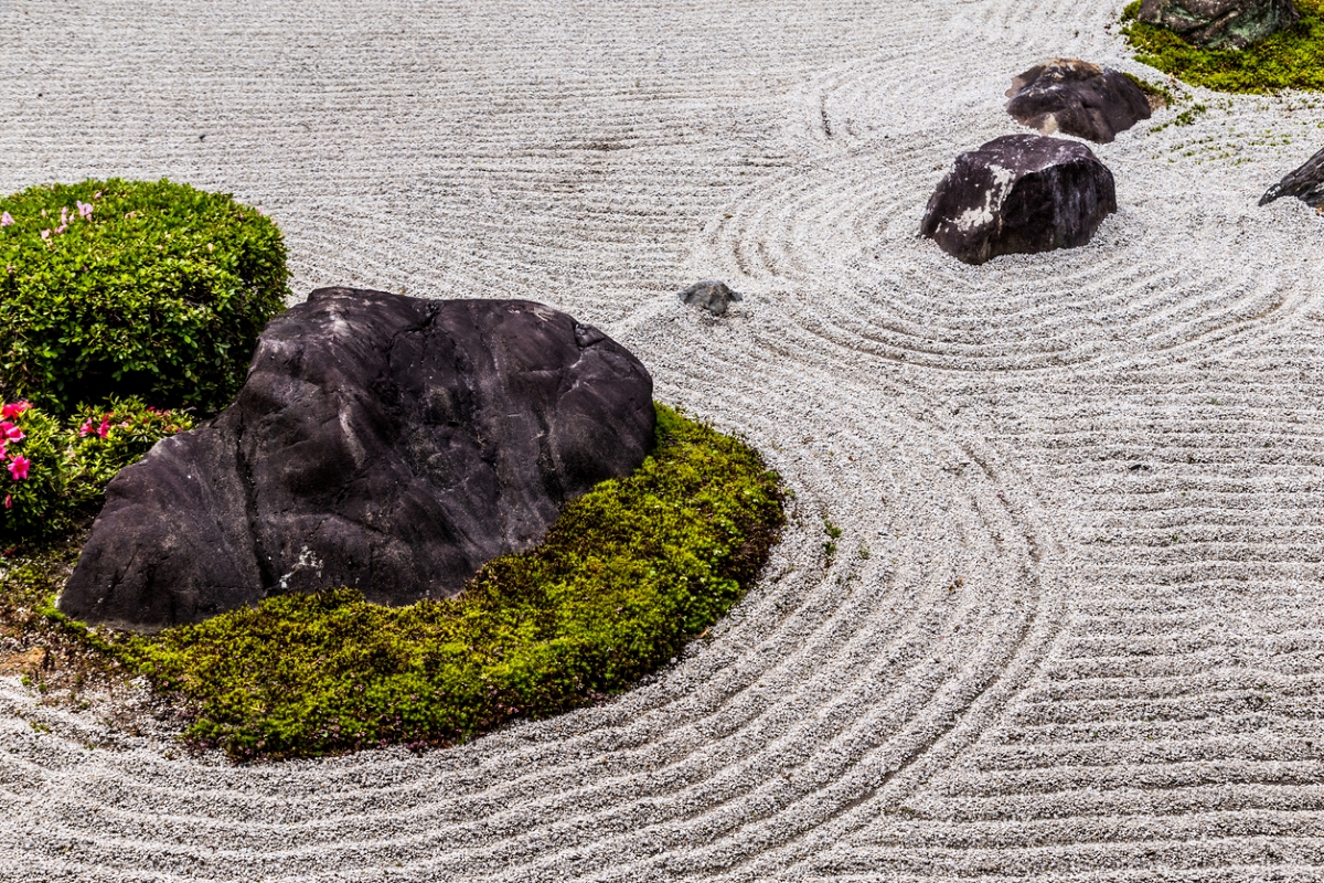 zen garden ideas - japanese raked sand garden