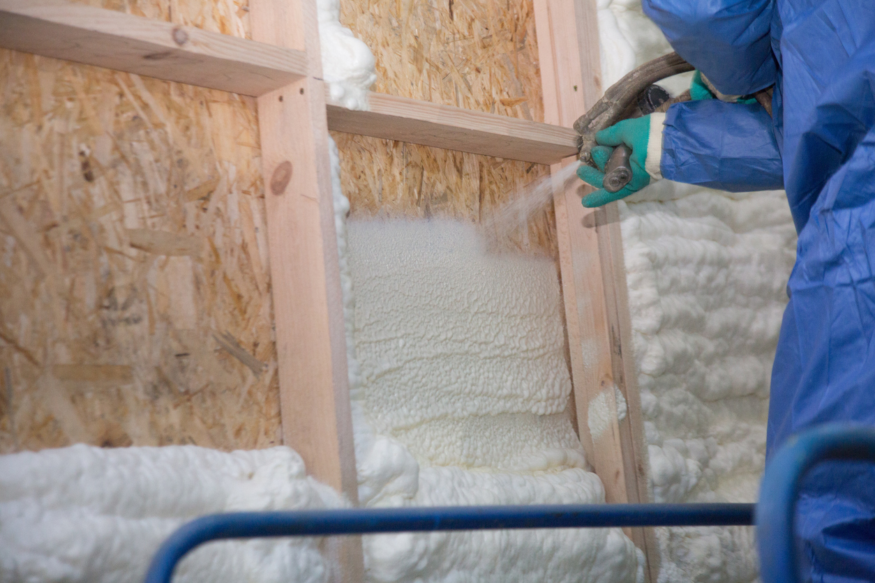 spray foam insulation cost vs fiberglass