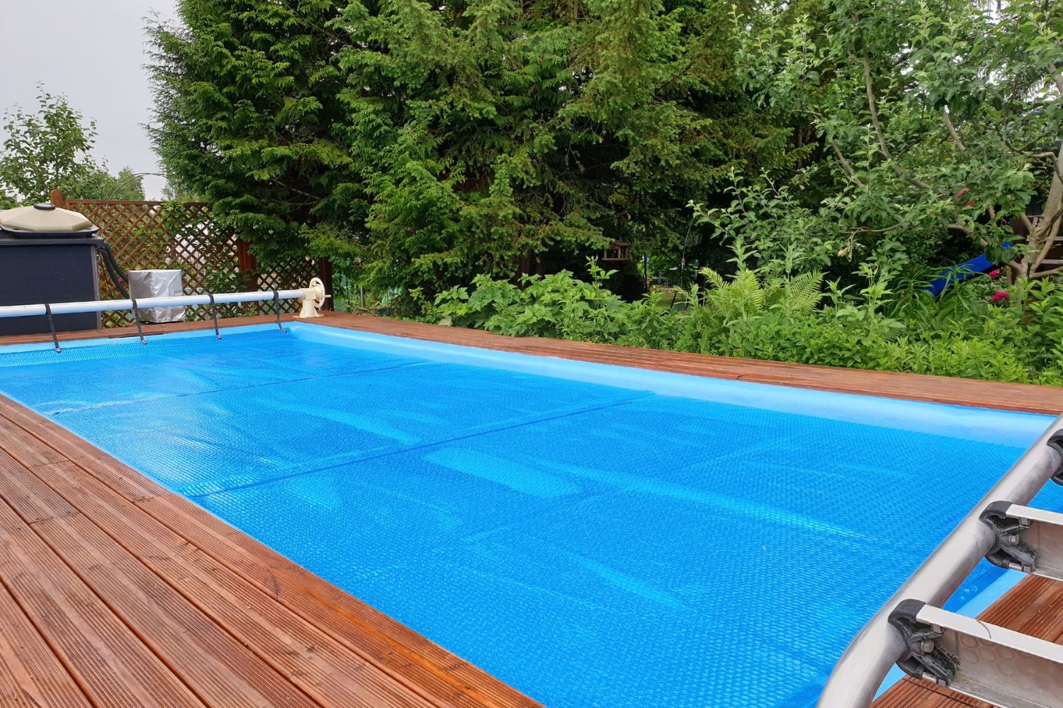 How Much Does an Automatic Pool Cover Cost? (2023) Bob Vila