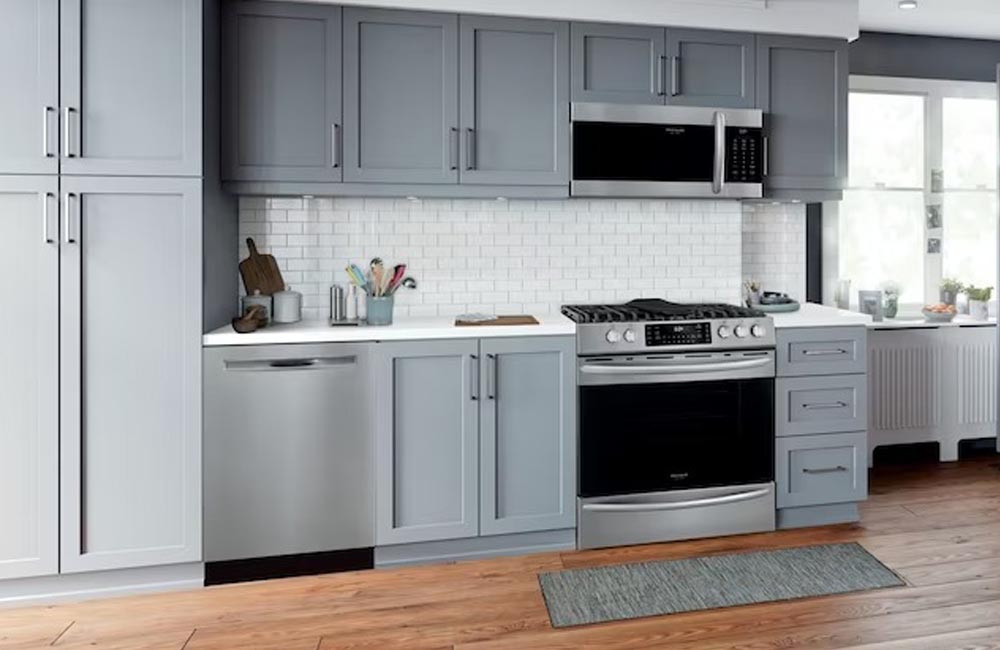 The Best Slide-In Electric Range Option pictured in a nice kitchen