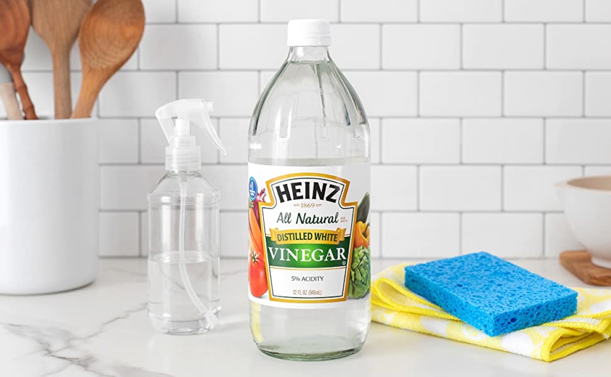 foods that never expire - white vinegar bottle next to cleaning supplies