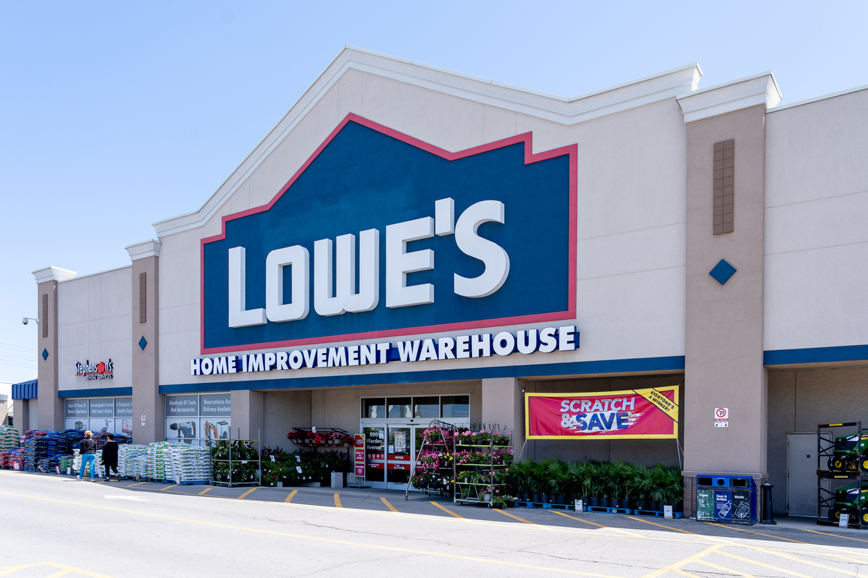 iStock-1297703501 stores that price match outside of Lowes Store